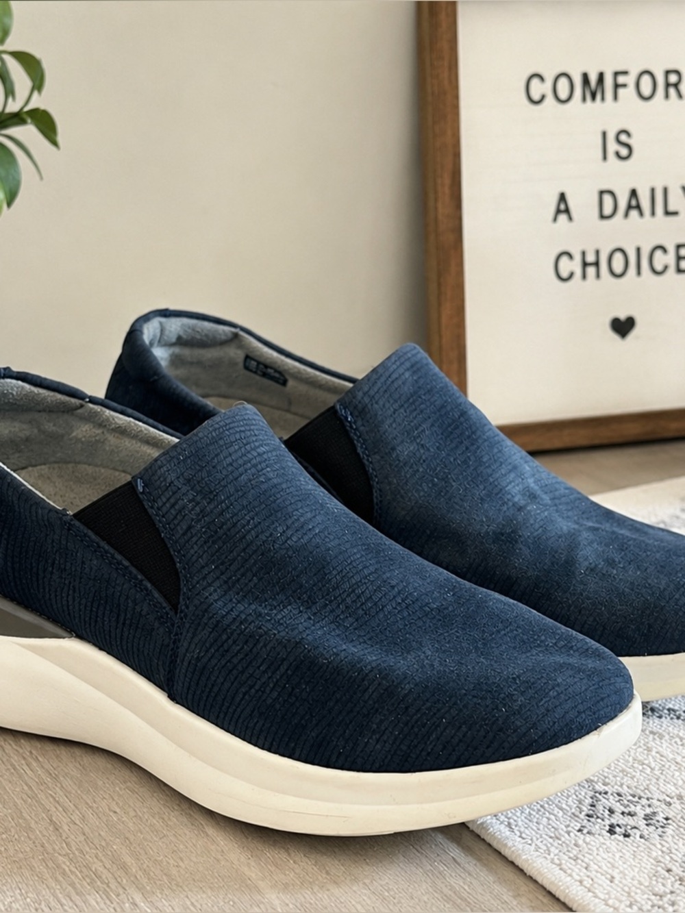 Moshn by Klogs Verve Navy Suede Comfort Shoes Women’s 10